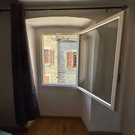De La Tour Entre Et Ciel Apartment Porri