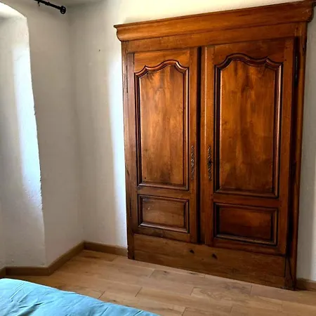 De La Tour Entre Et Ciel Apartment