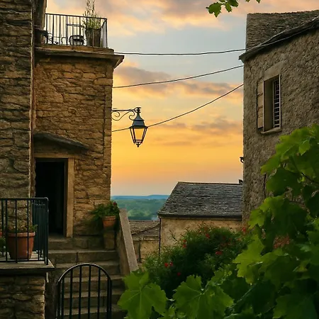 De La Tour Entre Et Ciel Apartment
